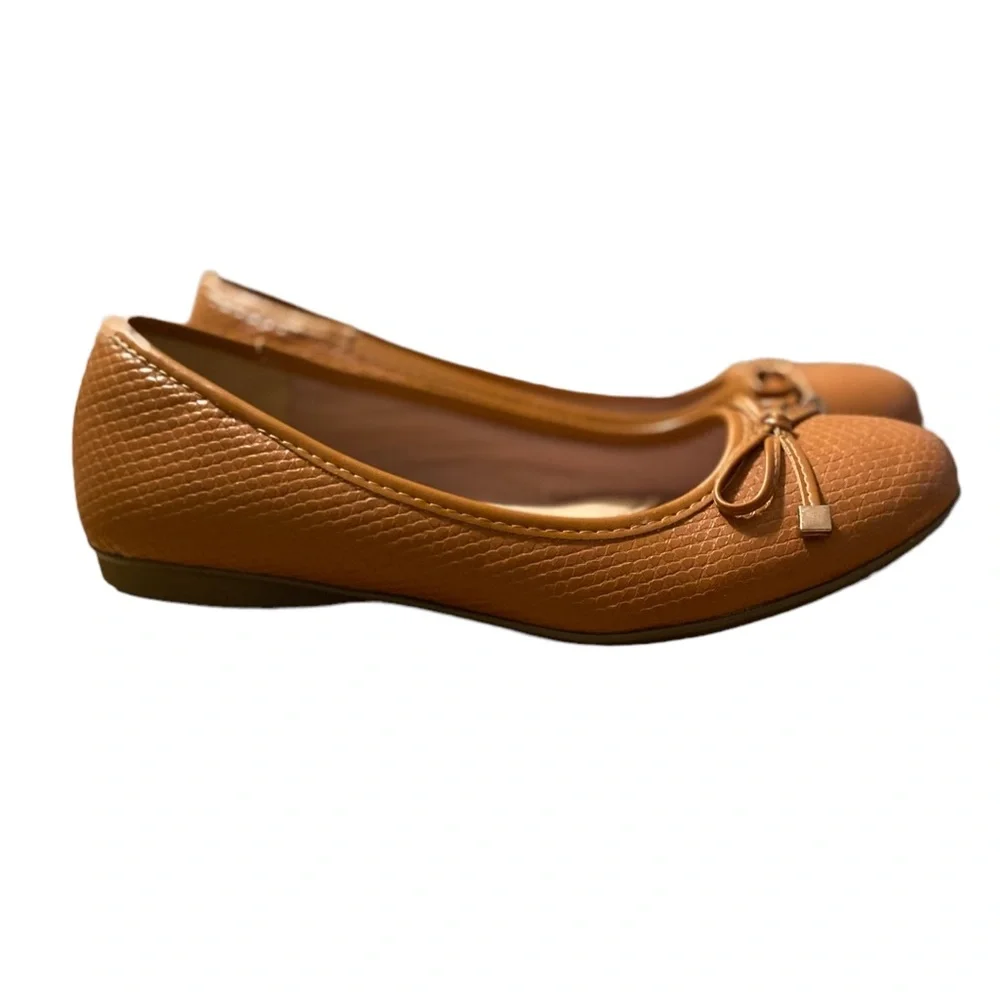 GOLD TOE WARM CARAMEL COMFORT BALLET FLATS SIZE 10M LIKE NEW! FAUX LEATHER FALL